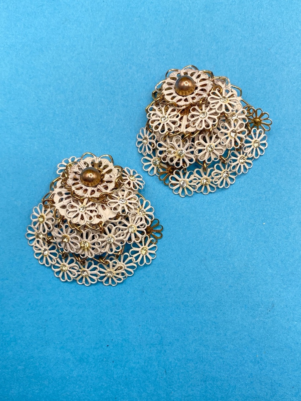 Vintage Layered White Daisy Gold Clip On Earrings With Rhinestones 1950’s
